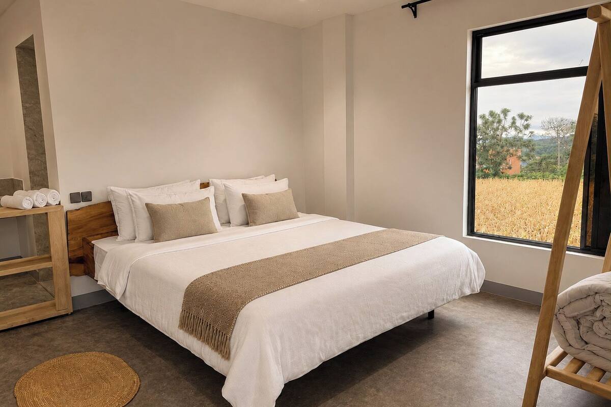 Suite Prestigio, balcón, vista a la montaña | Caja de seguridad en la habitación y tabla de planchar con plancha 