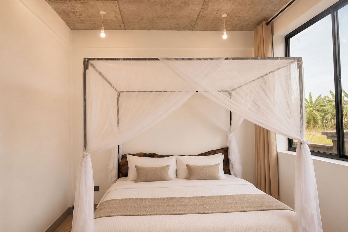 Suite Deluxe, 2 habitaciones, vistas al patio | Ropa de cama de alta calidad, caja fuerte, tabla de planchar con plancha
