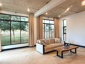Suite Deluxe, vistas al jardín | Zona de estar