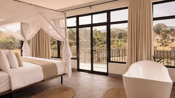 Signature Suite, Balcony, Mountain View | Premium bedding, in-room safe, iron/ironing board, free WiFi