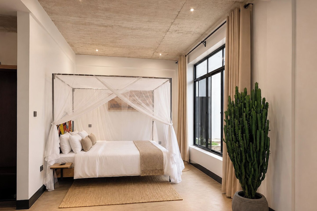 Suite Deluxe, vistas al jardín | Ropa de cama de alta calidad, caja fuerte, tabla de planchar con plancha