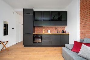 Apartment (12) | Living area | 30-inch flat-screen TV with digital channels - Apartamenty Sun & Snow Naruszewicza (Warszawa)