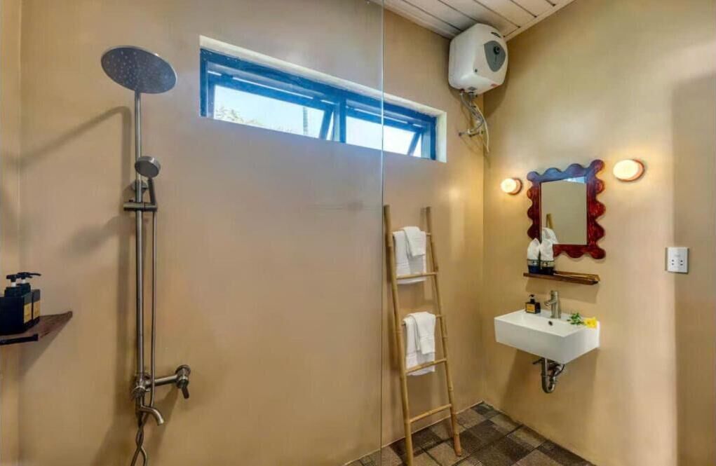 Villa, 5 Bedrooms, Balcony, Courtyard View | Bathroom | Hair dryer, slippers, towels, soap