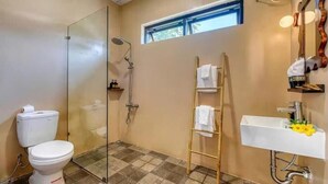 Bathroom - Xao xac Homestay (Da Nang)