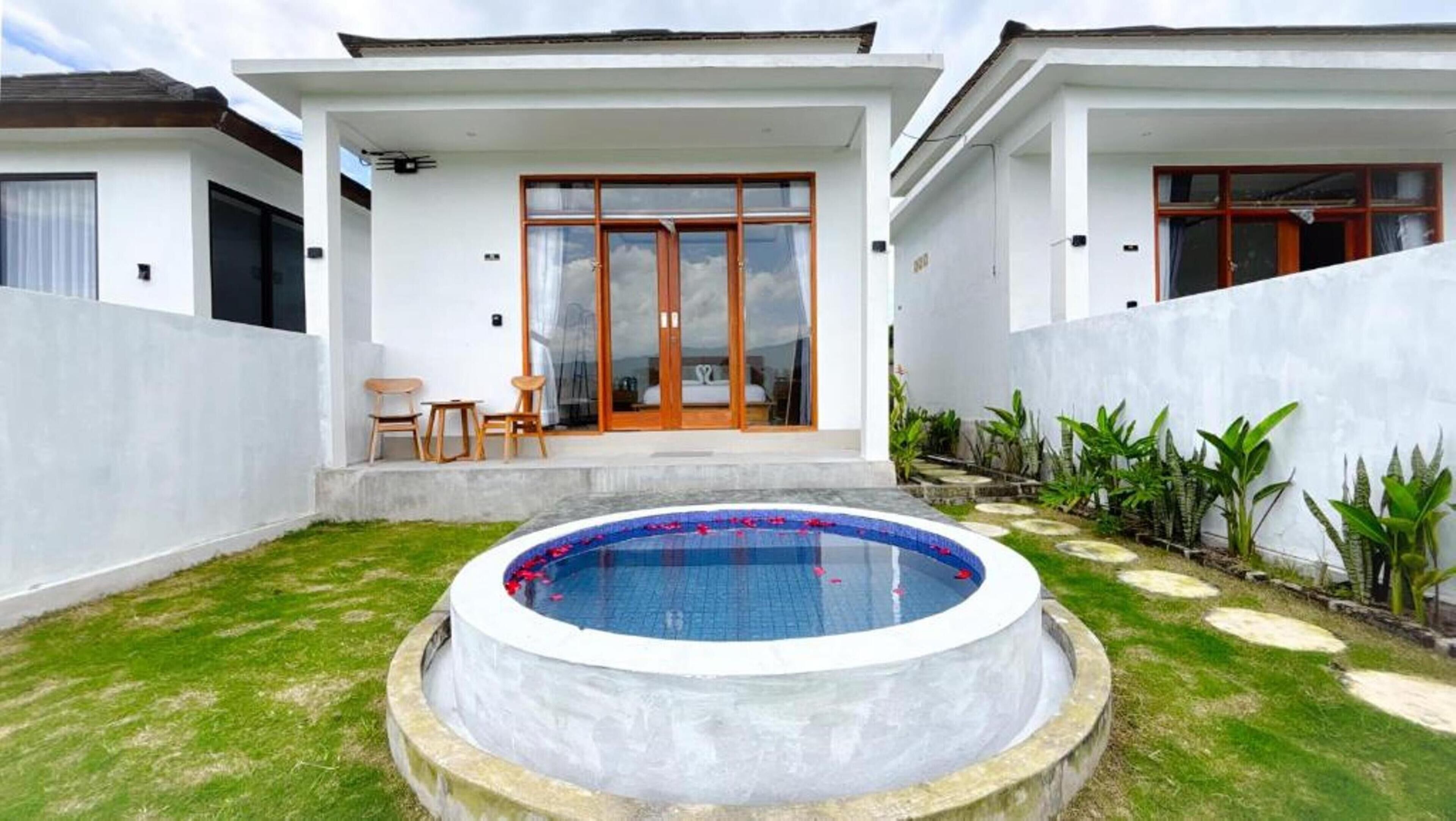 One Bedroom Deluxe Plunge Pool with Natural Hot Spring | Piscine
