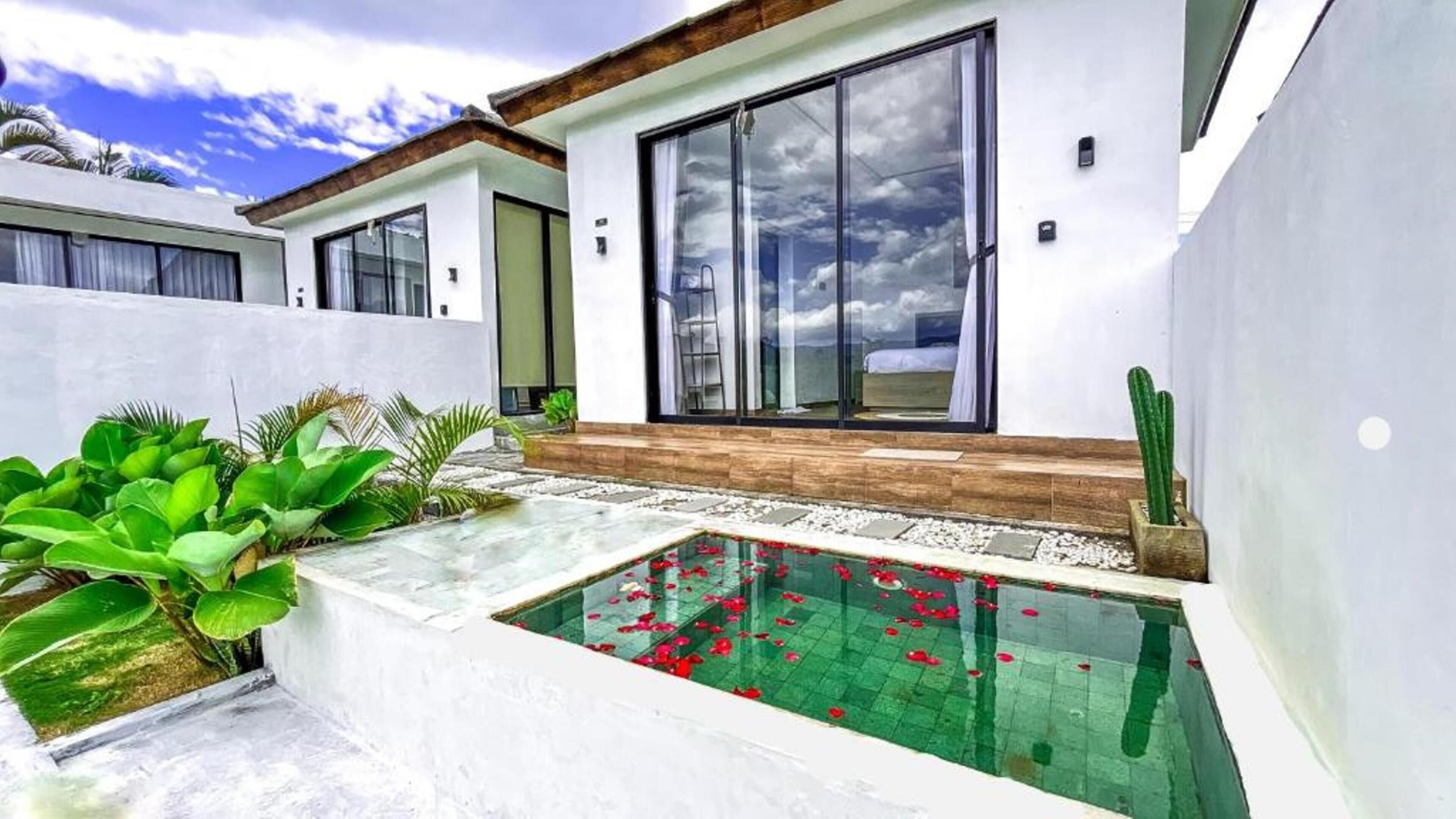 One Bedroom Plunge Pool with Natural Hot Spring | Hồ bơi