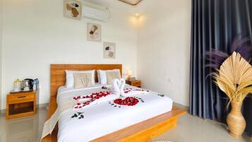 One Bedroom Deluxe Plunge Pool with Natural Hot Spring | Truy cập Internet không dây miễn phí, bộ trải giường
