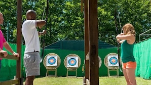 An outdoor archery range with targets and participants. - Large Mobile Home at the 4-Star Les Charmettes Campground (Les Mathes)