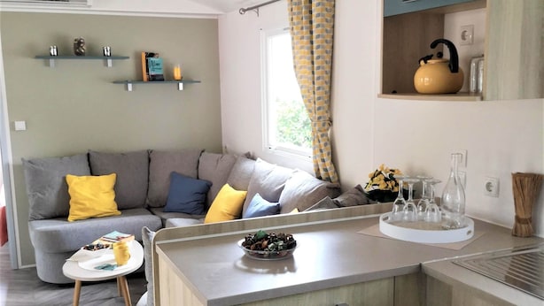 TV, table tennis - Large Mobile Home at the 4-Star Les Charmettes Campground (Les Mathes)
