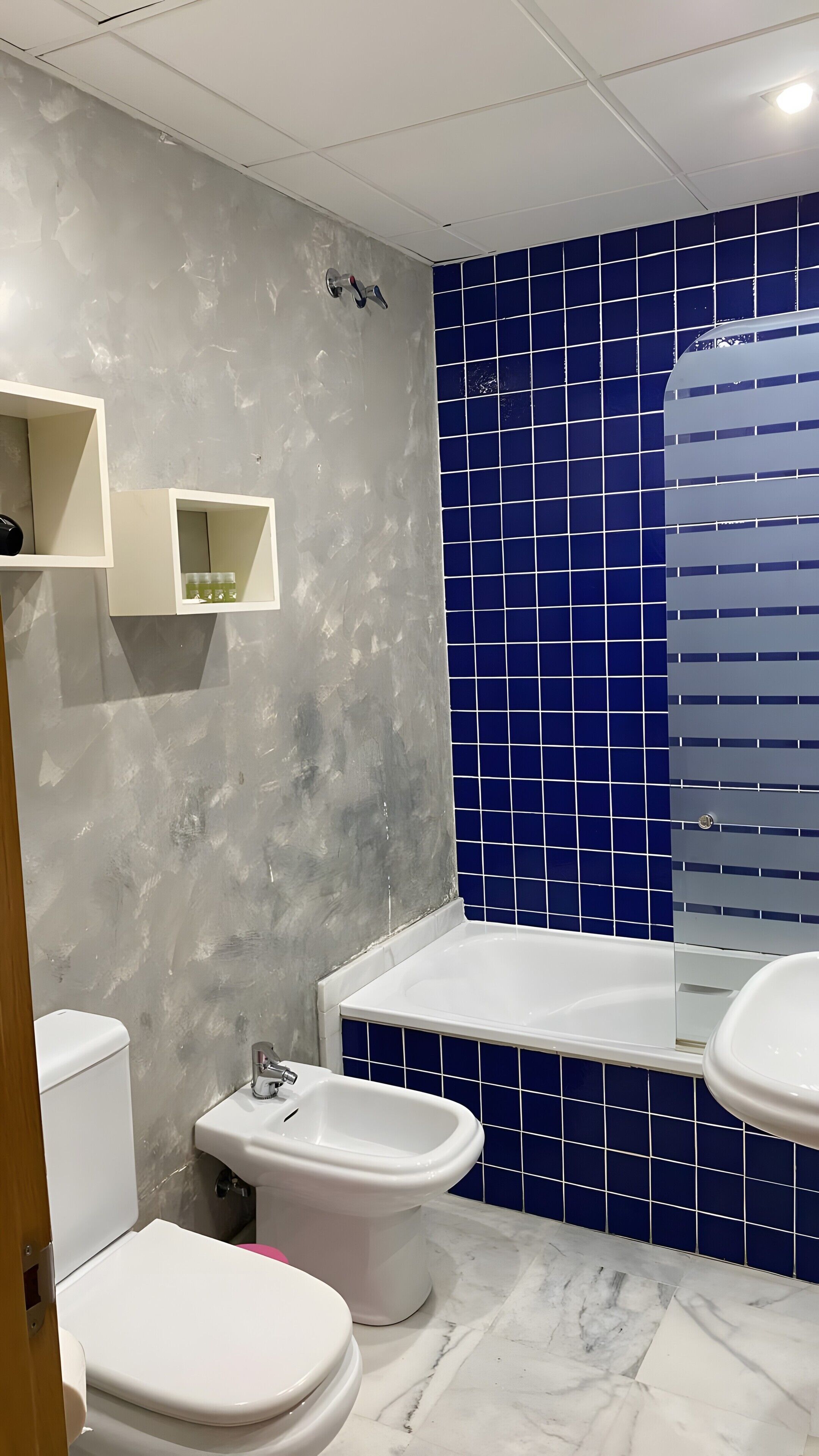 Douche, serviettes fournies