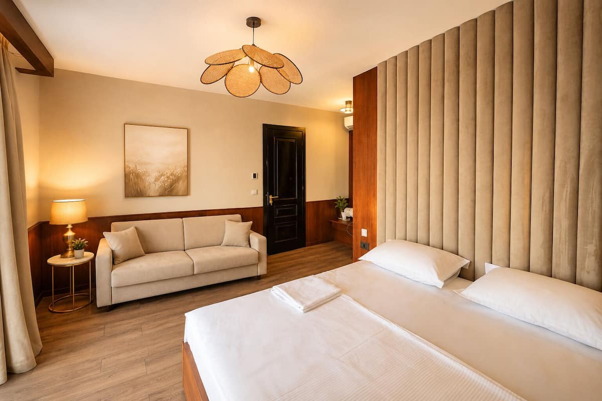 Suite de lujo, vista a la ciudad | Caja de seguridad en la habitación, cortinas blackout y insonorización 