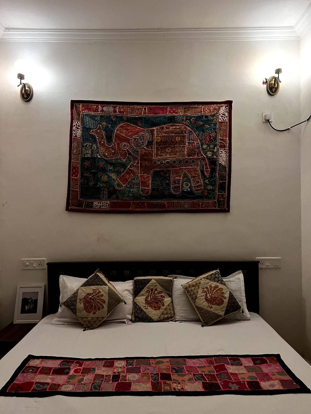 Basic Room | Desk, laptop workspace, WiFi (free)