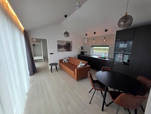 Casa luxo, varanda, vista para a montanha | Área de estar