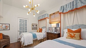 4 bedrooms, desk, laptop workspace, individually decorated - The Coast is Clear - 4bdr (Galveston)