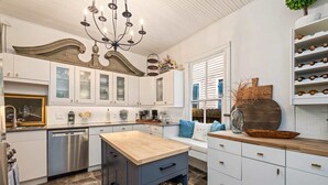 Interior - The Coast is Clear - 4bdr (Galveston)
