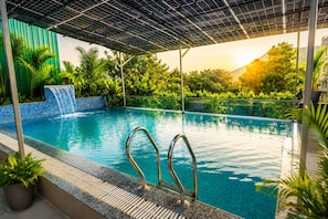 Indoor pool - Arista Luxury Resort (Udaipur)