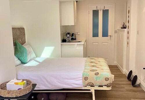 Cozy Studio in Colchester - Perfect for Couples