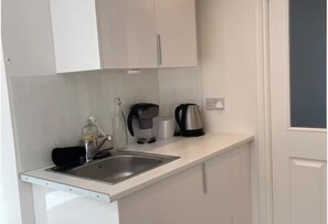 Private kitchen - Cozy Studio in Colchester - Perfect for Couples (Colchester)
