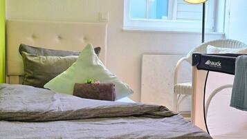 Bügeleisen/Bügelbrett, Reisekinderbett, WLAN, Bettwäsche