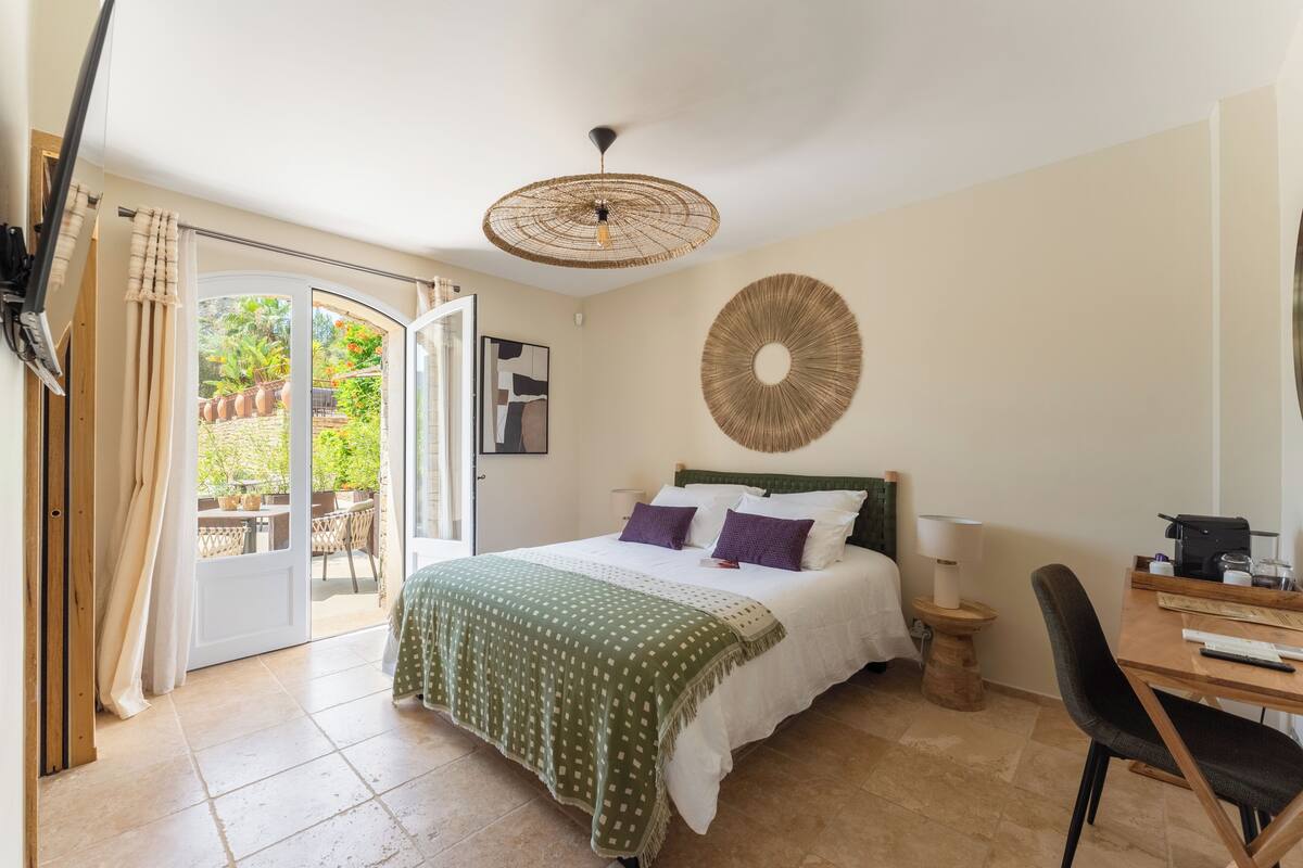 Habitación Deluxe doble, vistas al jardín | Caja fuerte y wifi gratis