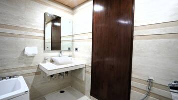 Camera Deluxe, vista montagna | Bagno | Doccia