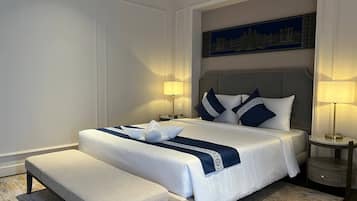 Quarto duplo luxo, sacada, vista para a cidade | Escrivaninha, Wi-Fi de cortesia