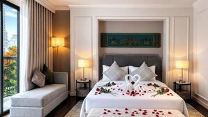 Unclassified image, 5 of 13, button - Lavia Hotel (Phnom Penh)