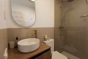Bathroom - Ultra modern Camposol 2 bed with MASSIVE community pool! (Mazarrón)