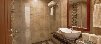 Oyster Bay Beach Suites - Beachfront Family Suite