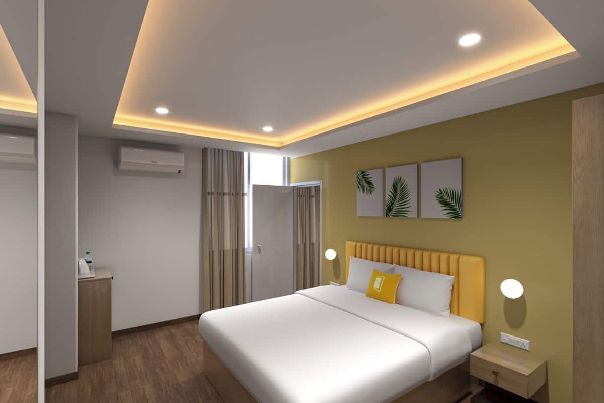 Deluxe Room, City View | Desk, laptop workspace, iron/ironing board (on request), free WiFi