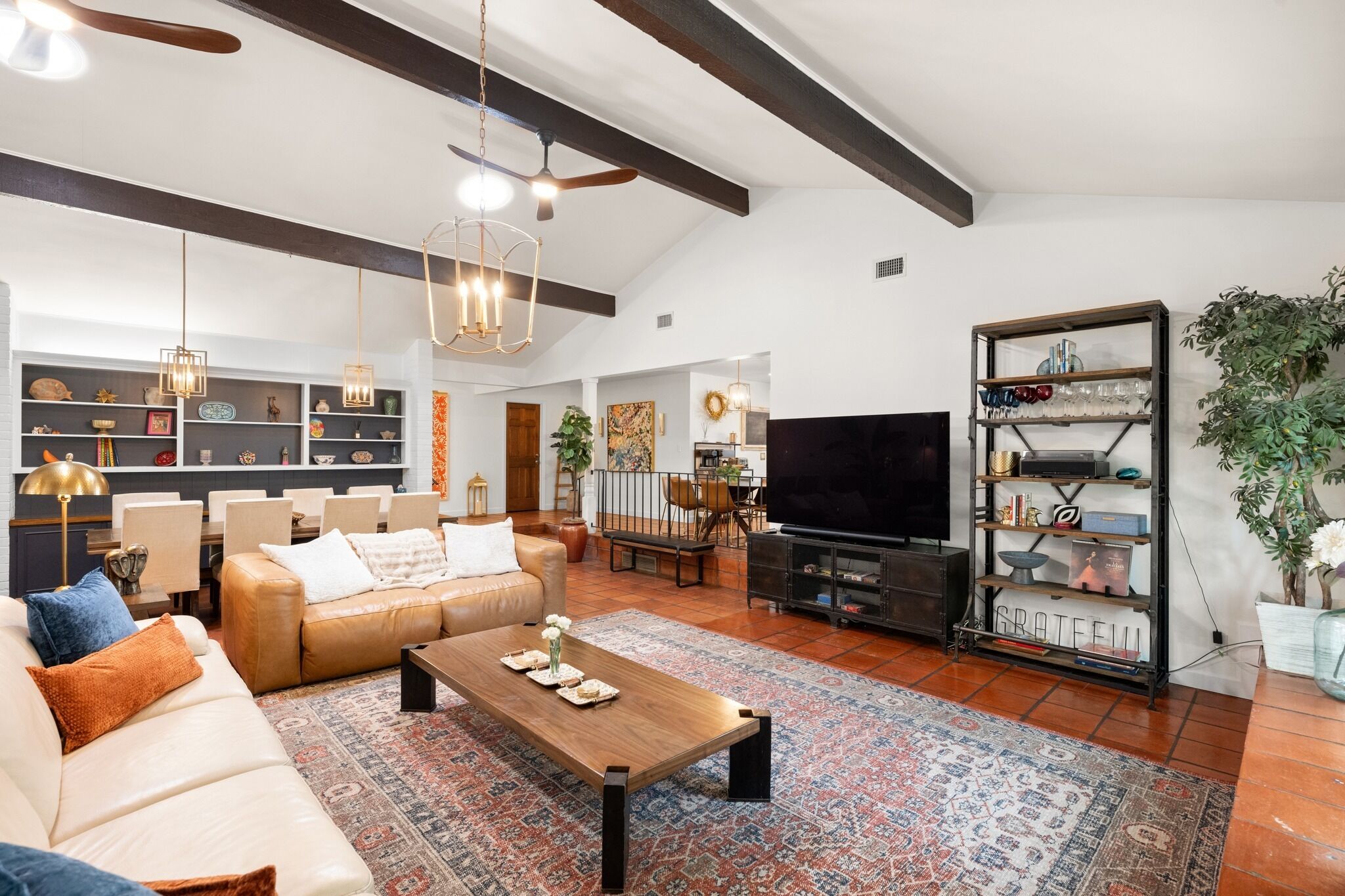 Smart TV, books, stereo