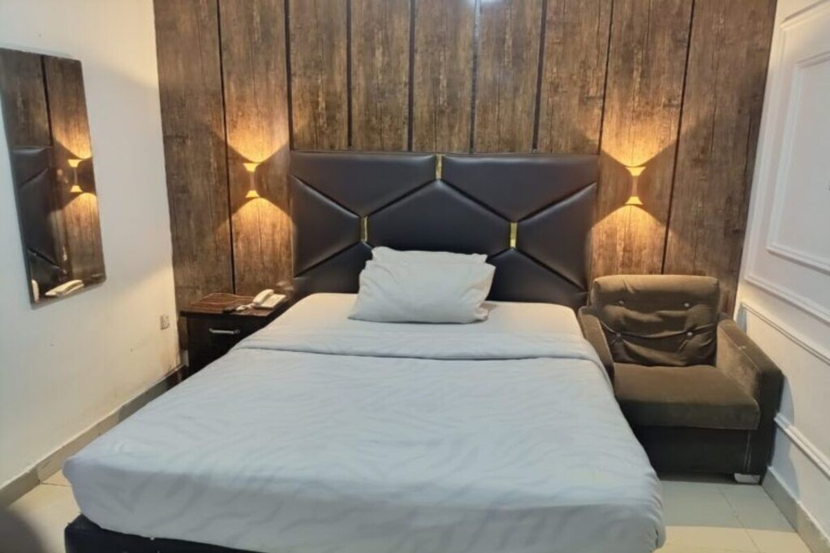Chambre Simple Classique | Bureau, espace de travail pour ordinateur portable