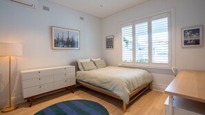 A bedroom with a bed, a dresser, a desk, and a window with blinds. - Alora House, North Bondi (North Bondi)