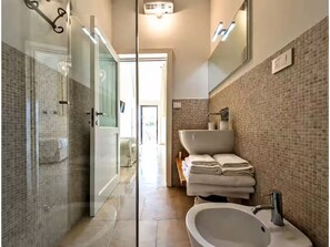 Shower, bidet - Cozy Family B&B Near Otranto & Beaches (Cursi)