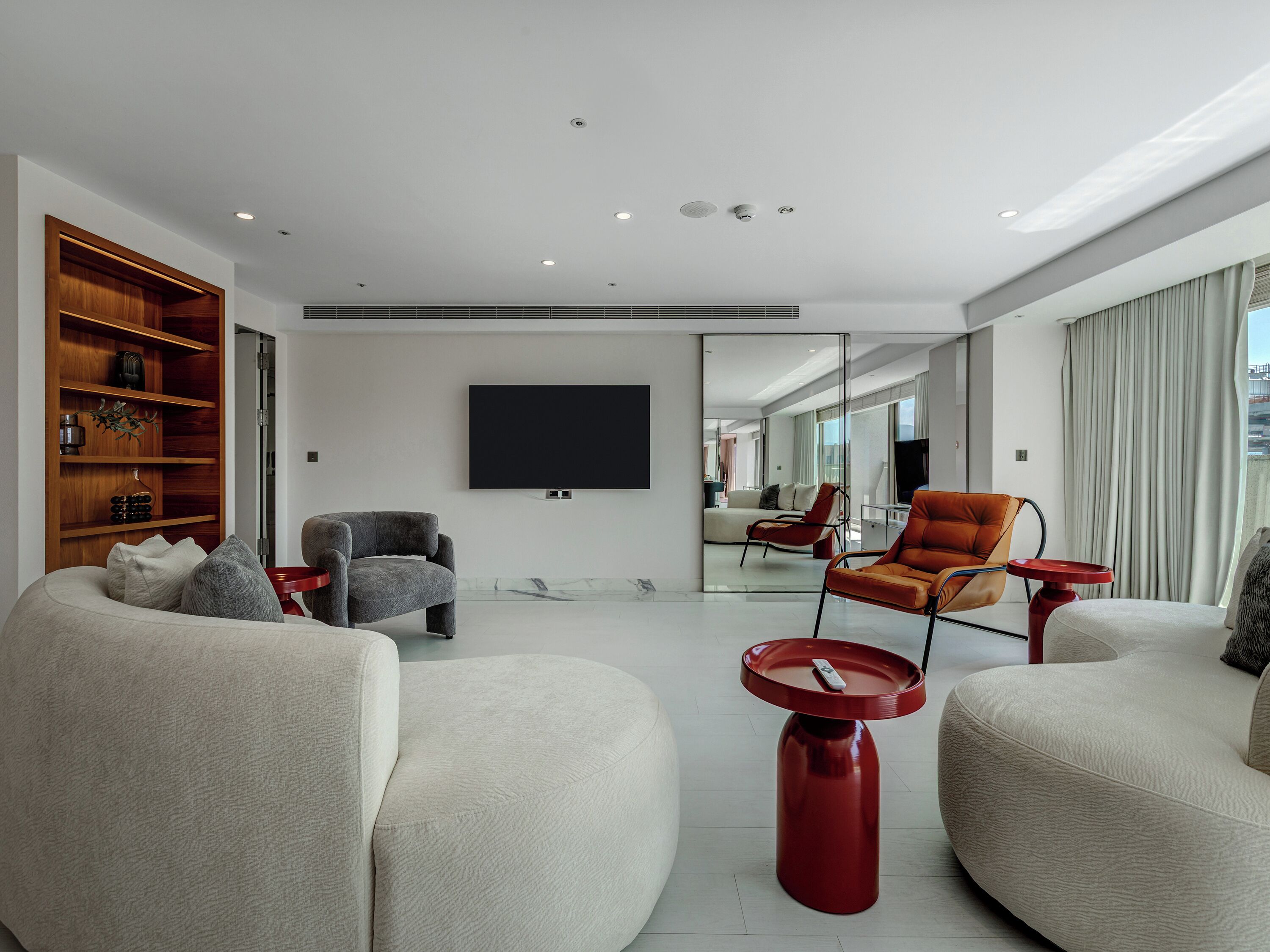 Executive Suite, City View | Living area