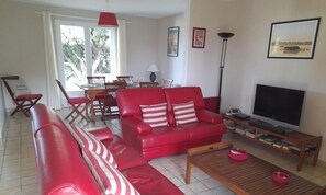 Living area - Vrbo Property (Messanges)