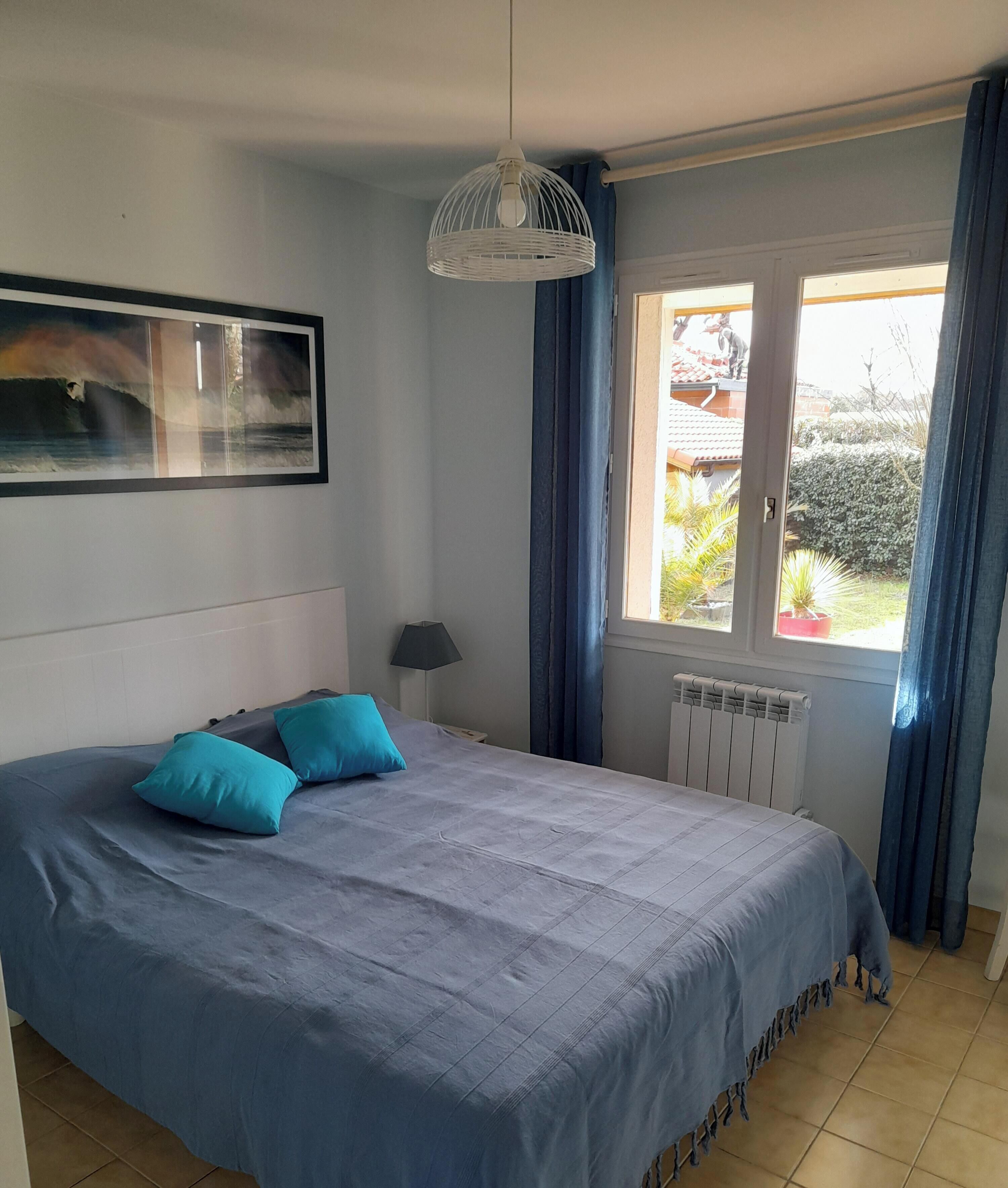 3 bedrooms, desk, iron/ironing board, WiFi (free)
