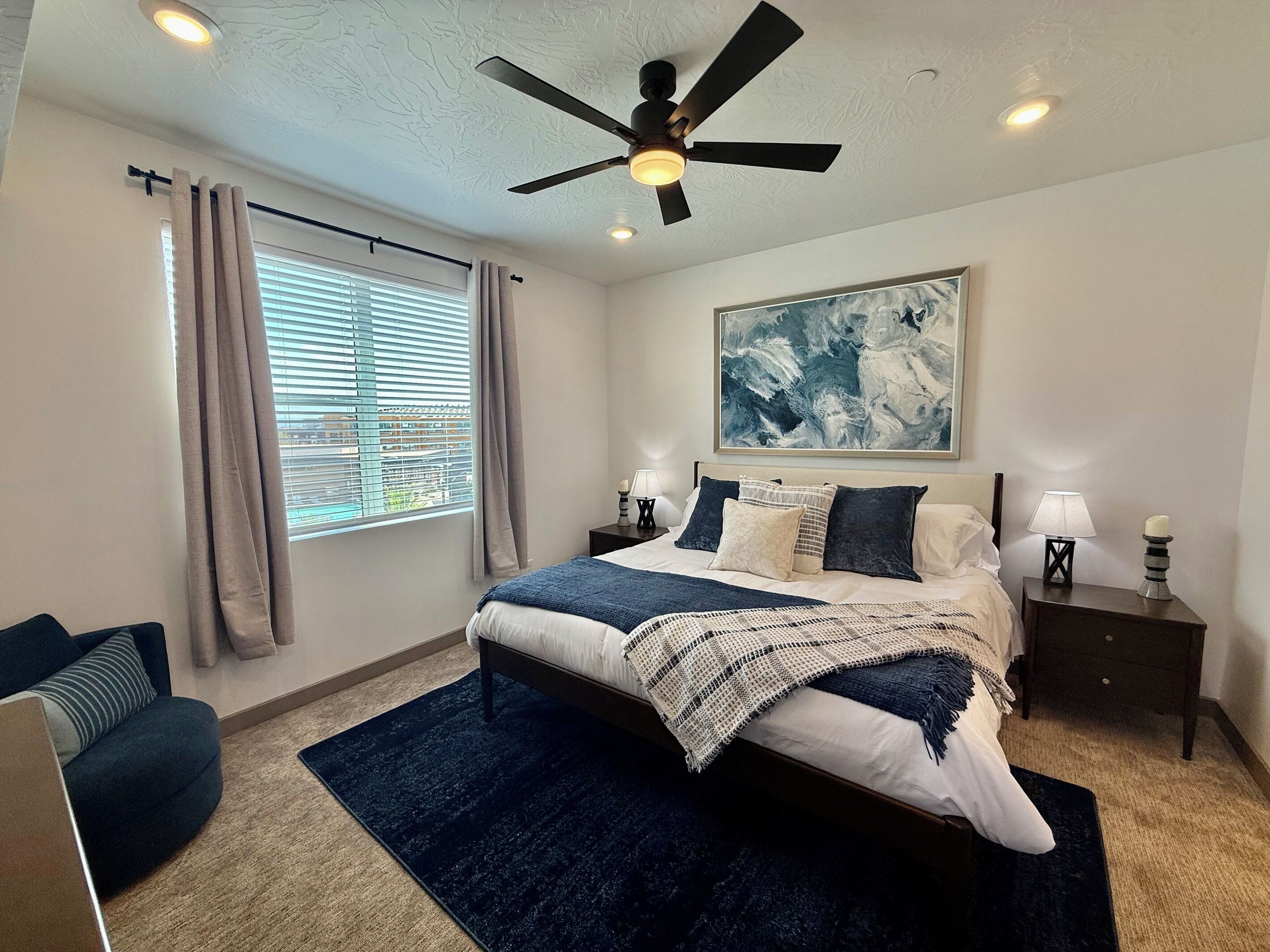 Desk, travel crib, WiFi, bed sheets