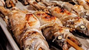 Grilled fish on skewers arranged on a tray. - ARASAWAYA RYOKAN (Okutama)