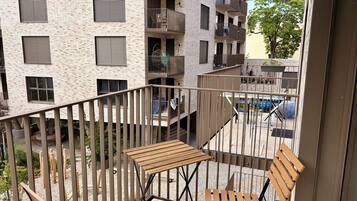 Superior Studio, Balcony, City View | Outdoor dining