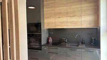 Standard Studio | Private kitchen | Coffee/tea maker, fridge, microwave, oven