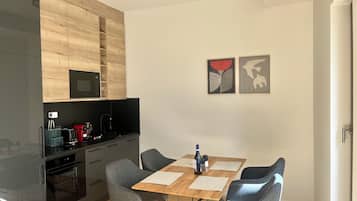 Superior Studio, Courtyard View | Private kitchen | Coffee/tea maker, fridge, microwave, oven