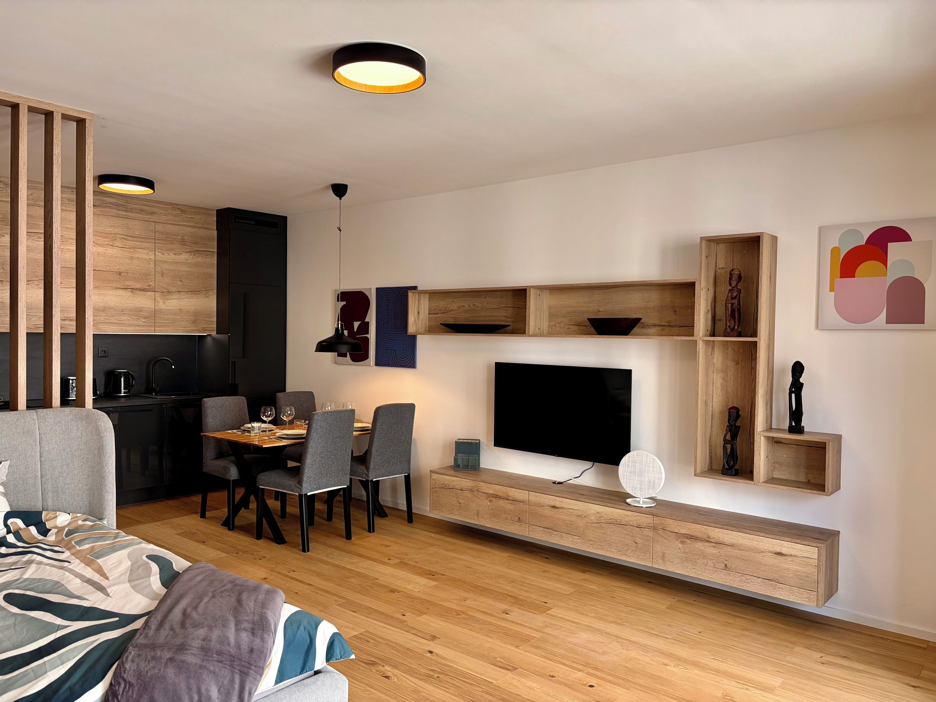Superior Studio, Balcony, City View | Interior