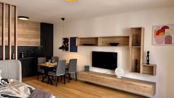 Superior Studio, Balcony, City View | Interior