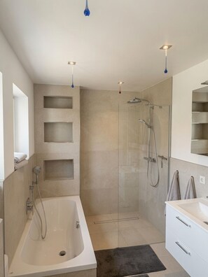 Bathroom - Vrbo Property (Bamberg)