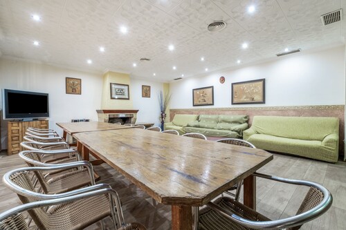 Gran Chalet Retreat with Mountain Views, Private Pool, and Air Conditioning