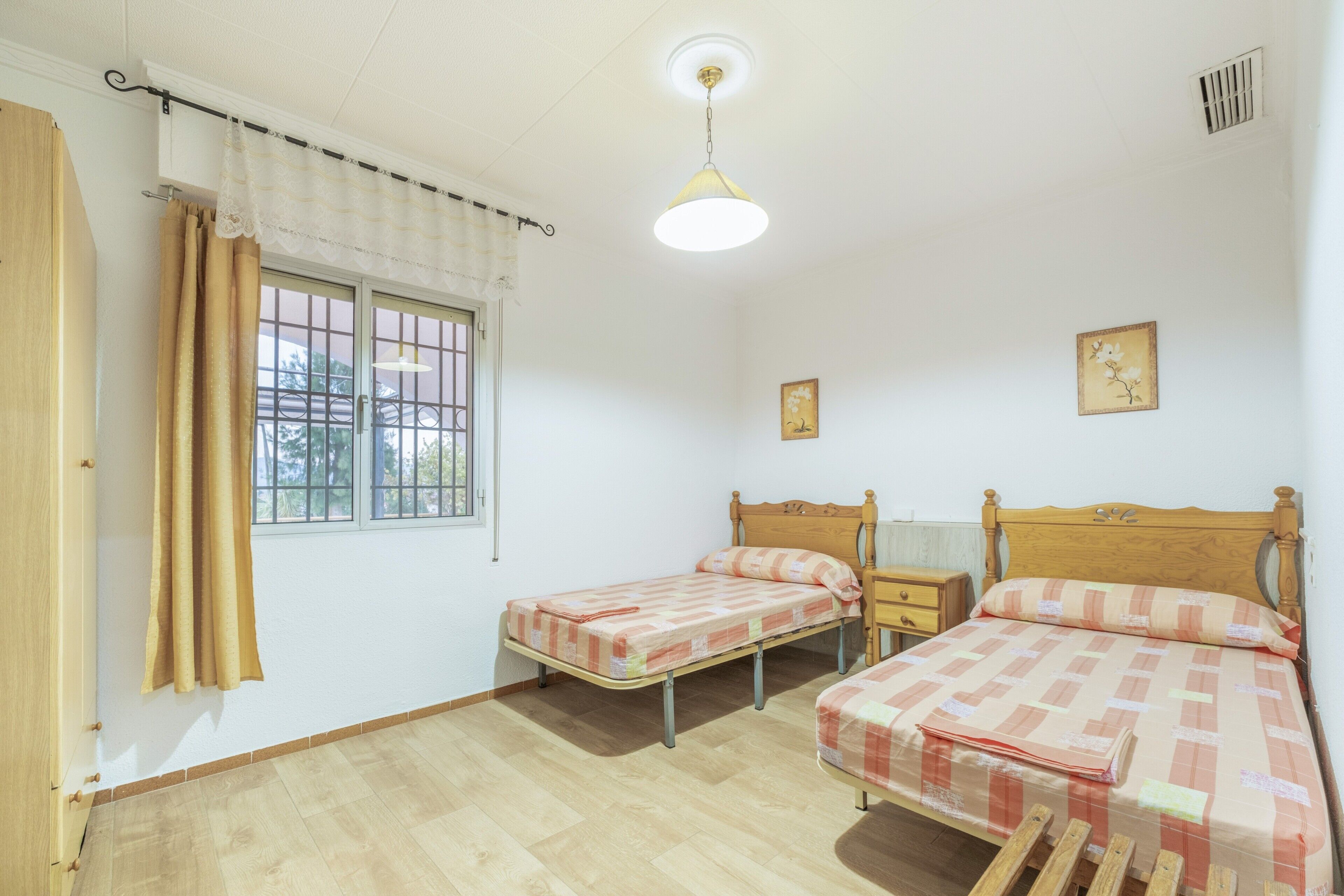 Gran Chalet Retreat With Mountain Views, Private Pool, And Air Conditioning - Orihuela