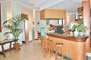 Reception - Hotel in Palau just 600 mt from the sea (Palau)