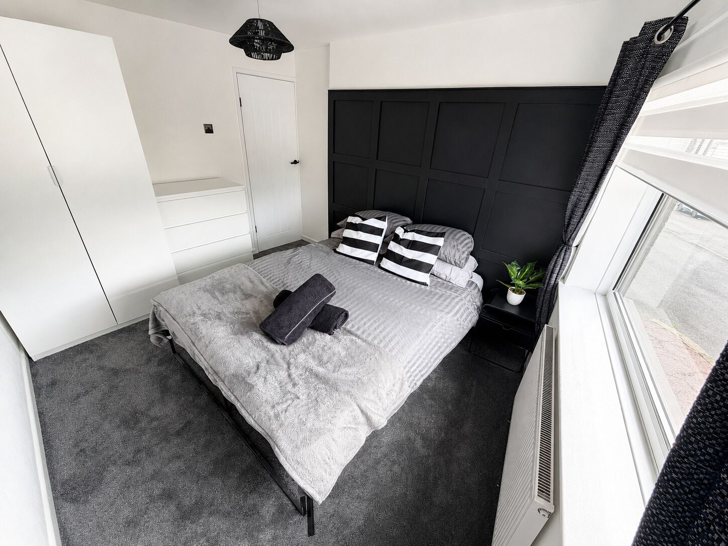 3 bedrooms, desk, iron/ironing board, free WiFi
