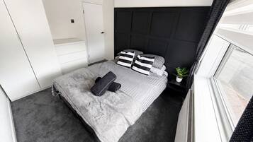 3 bedrooms, desk, iron/ironing board, free WiFi